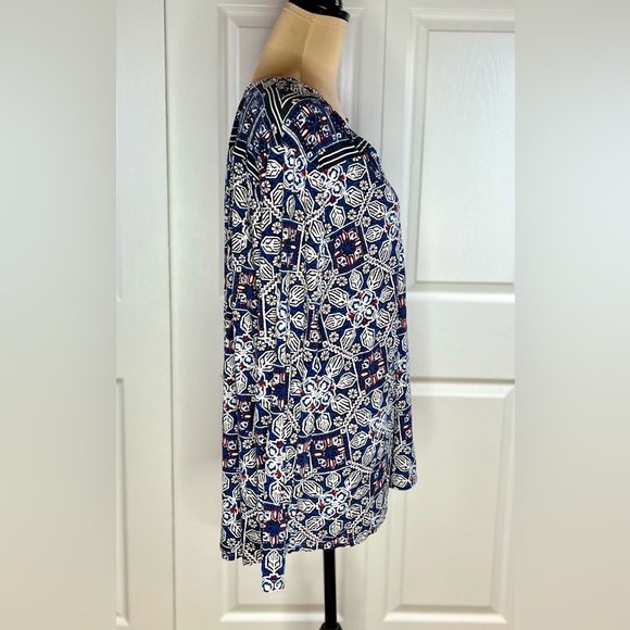 Dalia Blue and White Geometric Floral Blouse - Picture 3 of 9